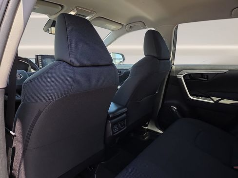 Used 2022 Toyota RAV4 LE AWD/4WD image 10