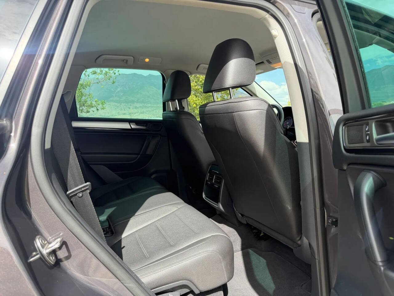 Used 2013 Volkswagen Touareg VR6 AWD/4WD image 17