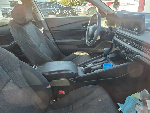 Used 2023 Honda Accord EX image 11