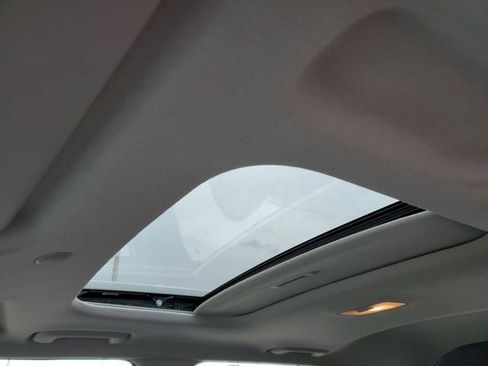 Used 2025 Hyundai Venue SEL FWD image 18
