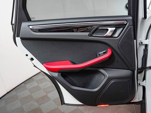 Used 2024 Porsche Macan w/ Premium Plus Package image 26