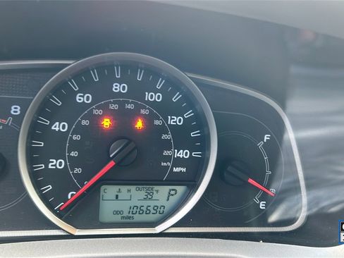 Used 2015 Toyota RAV4 XLE image 3