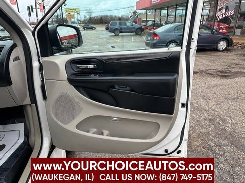 Used 2012 Dodge Grand Caravan SE image 24