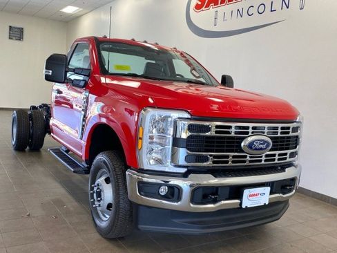 New 2026 Ford F350 XL w/ XL Chrome Package image 2