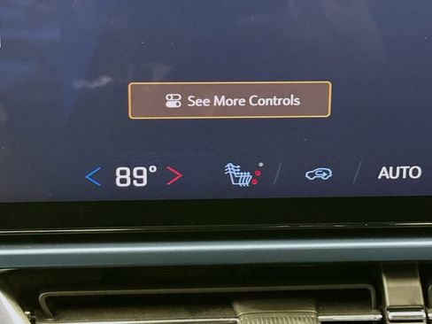 Used 2024 Chevrolet Equinox EV LT image 22