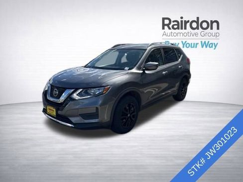 Used 2018 Nissan Rogue SV image 3