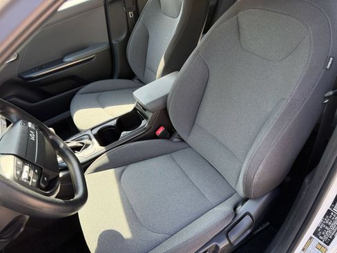 Used 2025 Kia K4 FWD image 35