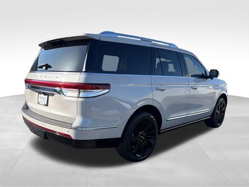 Used 2024 Lincoln Navigator Reserve AWD/4WD image 6