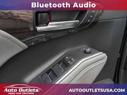 Used 2023 Toyota Highlander Platinum AWD/4WD image 13