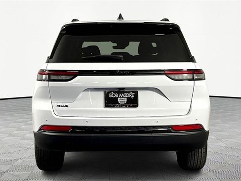 New 2025 Jeep Grand Cherokee Altitude image 5