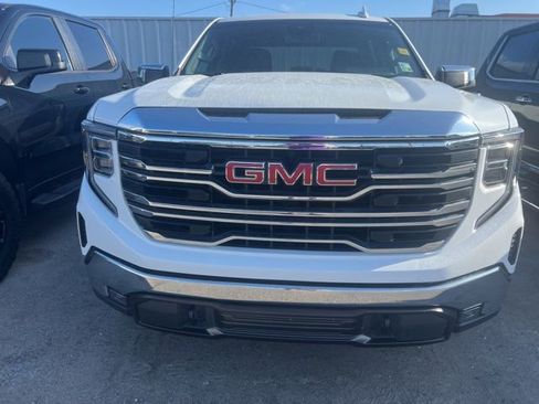 Used 2024 GMC Sierra 1500 SLT image 2