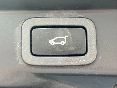 Used 2018 Land Rover Range Rover Sport HSE AWD/4WD image 35
