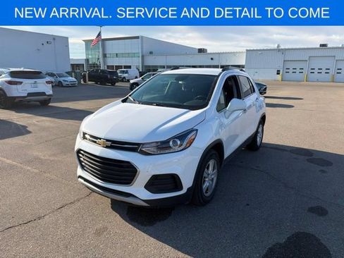 Used 2018 Chevrolet Trax LT w/ Driver Confidence Package FWD image 1