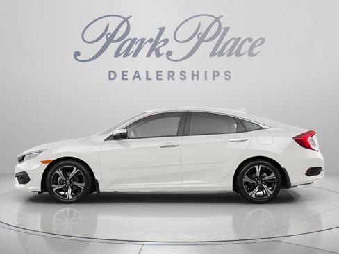 Used 2016 Honda Civic Touring image 2