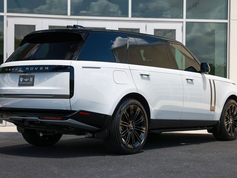 Used 2025 Land Rover Range Rover Long Wheelbase SE AWD/4WD image 13
