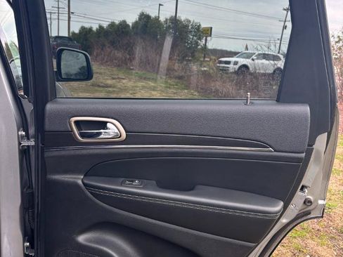 Used 2014 Jeep Grand Cherokee Limited image 24