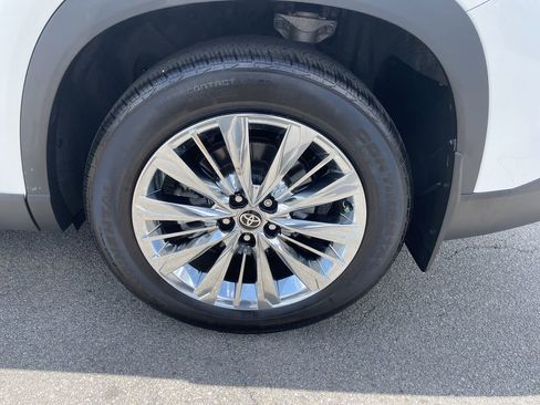 Used 2024 Toyota Grand Highlander AWD image 10