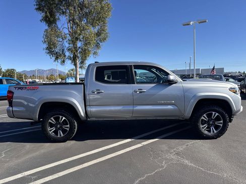 Used 2019 Toyota Tacoma TRD Sport image 6