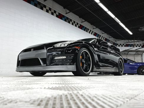 Used 2016 Nissan GT-R Premium image 5