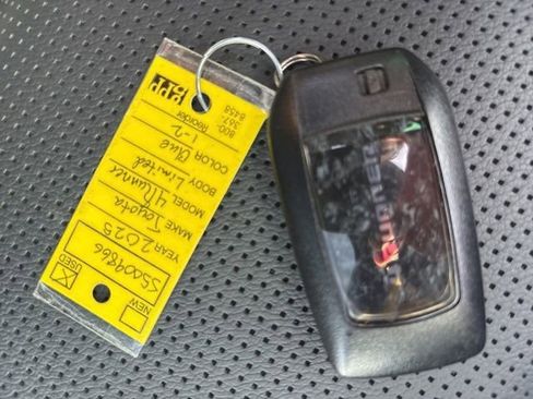 Used 2025 Toyota 4Runner Limited AWD/4WD image 19