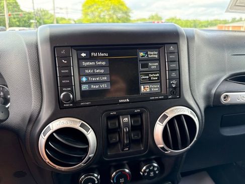 Used 2013 Jeep Wrangler Unlimited Sahara w/ Connectivity Group AWD/4WD image 32