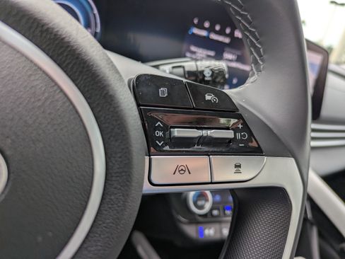 Certified 2024 Hyundai Elantra Limited image 22