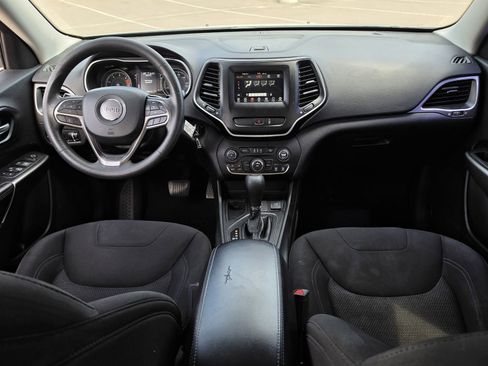 Used 2021 Jeep Cherokee Latitude w/ Mopar Interior Package FWD image 7