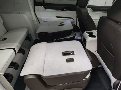 New 2026 GMC Acadia Denali w/ Super Cruise Package image 13