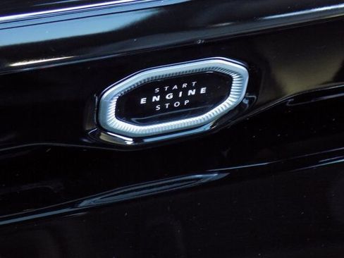 New 2026 Jeep Grand Cherokee Limited w/ Luxury Tech Group II RWD image 40