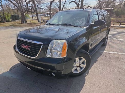 Used 2012 GMC Yukon XL SLT w/ SLT-2 Equipment Package image 2