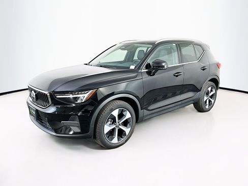Used 2025 Volvo XC40 B5 Core w/ Protection Package Premier image 3
