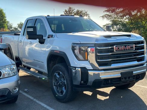 Used 2025 GMC Sierra 2500 SLE w/ SLE Value Package; AWD/4WD image 2
