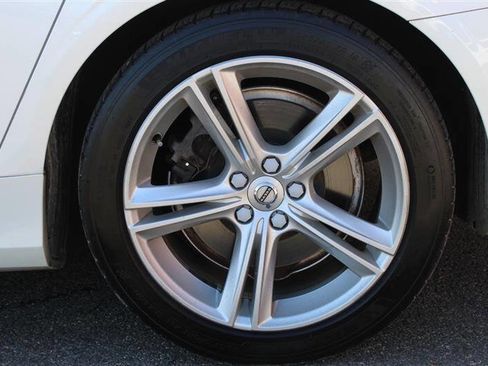 Used 2018 Volvo S90 T5 Momentum w/ Convenience Package FWD image 19