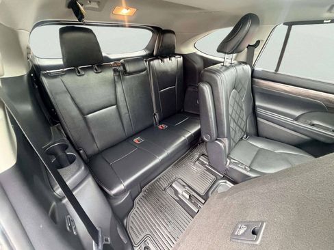 Used 2021 Toyota Highlander Platinum AWD/4WD image 32