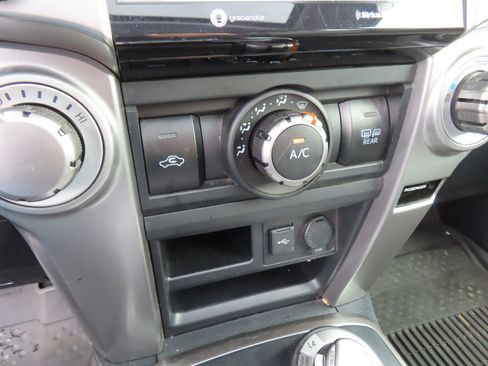 Used 2020 Toyota 4Runner SR5 Premium w/ Moonroof Package AWD/4WD image 25