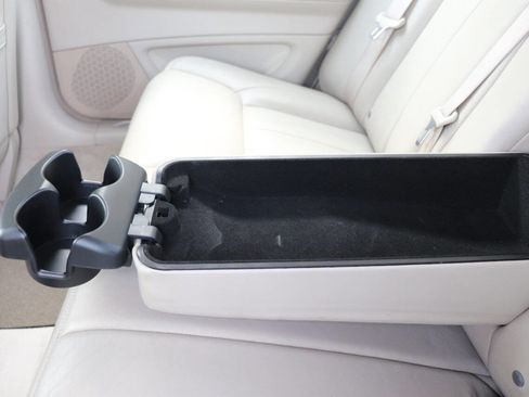 Used 2006 Cadillac DTS Luxury II w/ Sun And Sound Package image 35