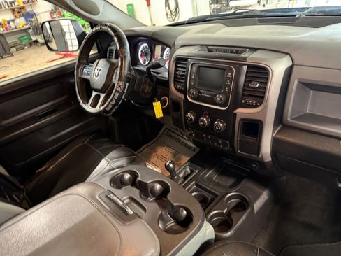 Used 2017 RAM 2500 Tradesman w/ Chrome Appearance Group image 13