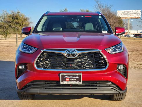 New 2026 Toyota Highlander Limited image 6