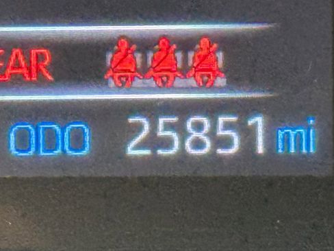 Used 2022 Toyota RAV4 XLE image 16