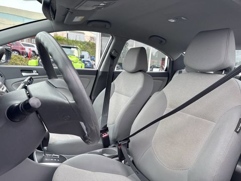 Used 2013 Hyundai Accent GLS image 27