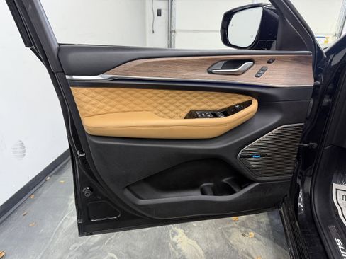 Used 2022 Jeep Grand Cherokee L Summit w/ Luxury Tech Group V image 13