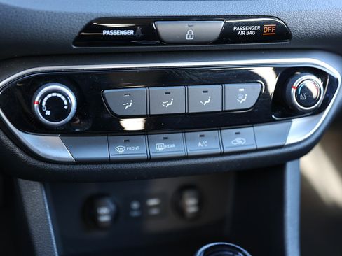 Used 2018 Hyundai Elantra GT image 23