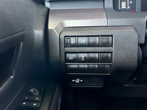 Certified 2025 Toyota Tacoma SR5 image 32