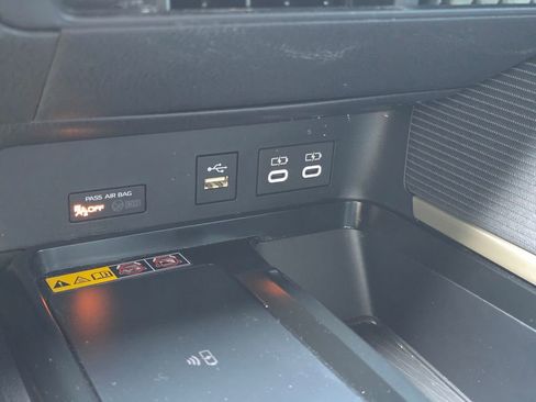 Used 2025 Toyota Camry SE FWD image 28