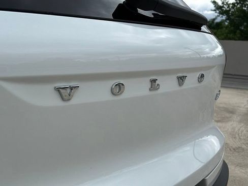 Certified 2024 Volvo XC40 B5 Plus w/ Protection Package Premier AWD/4WD image 37