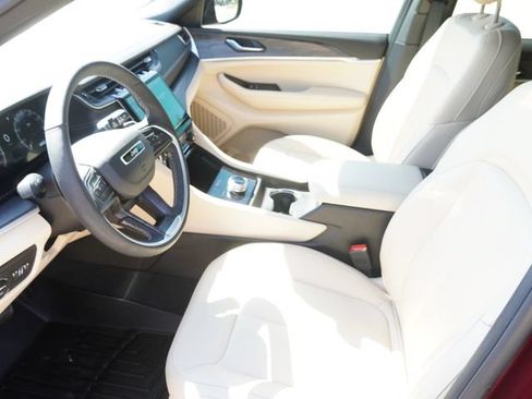 Certified 2025 Jeep Grand Cherokee Limited RWD image 19