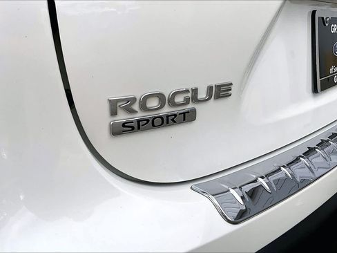 Used 2018 Nissan Rogue Sport SV w/ SV Technology Package AWD/4WD image 10
