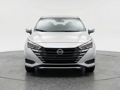 Used 2025 Nissan Versa SV image 2