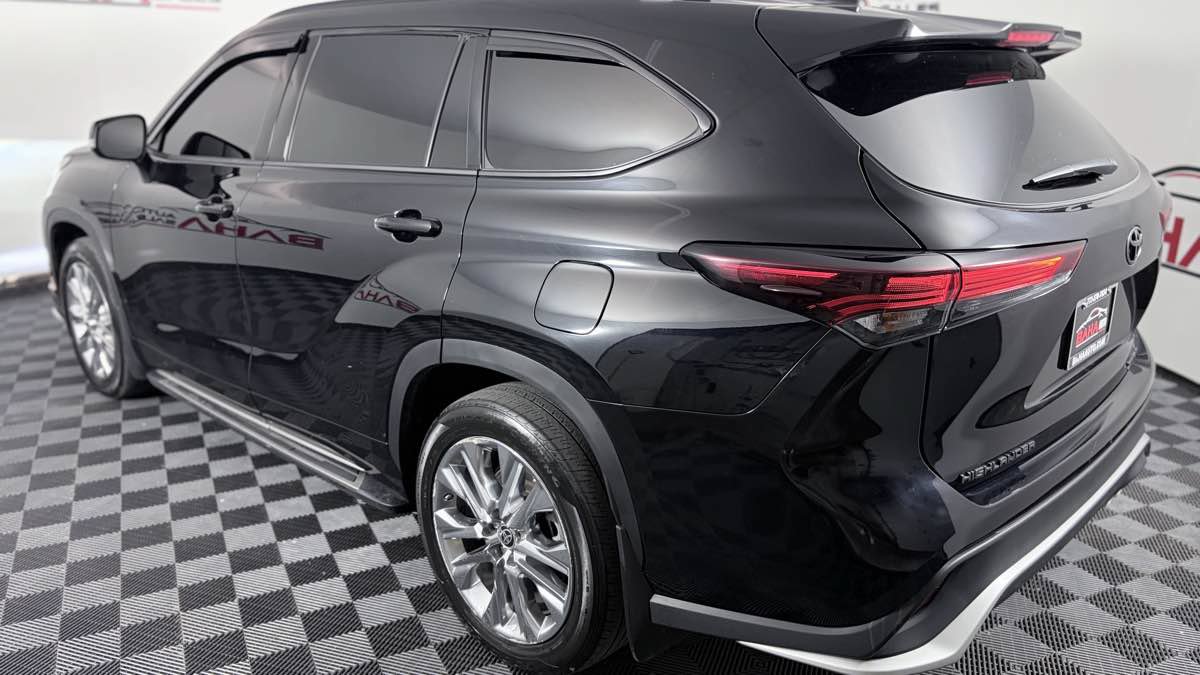 Used 2025 Toyota Highlander XSE AWD/4WD image 5