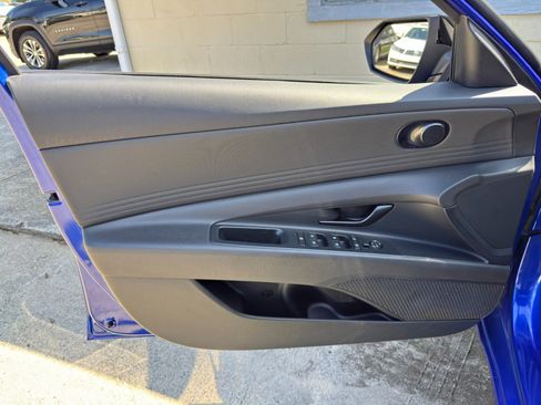 Used 2025 Hyundai Elantra SEL FWD image 38
